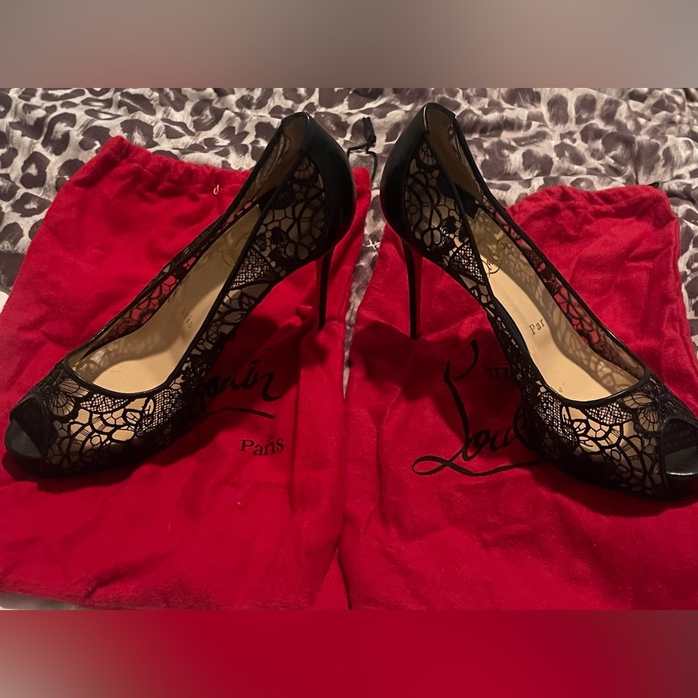 Size 8 1/2 US Size 38 Euro GORGEOUS VERY LACE BLACK EMBROIDERED PEEP TOE PUMPS!
